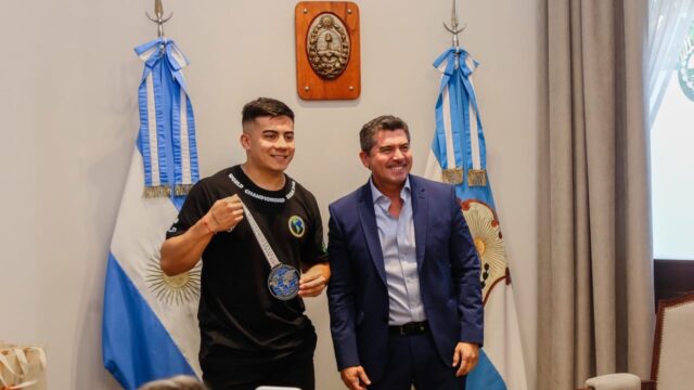 💪 El gobernador Orrego recibió al campeón mundial de Powerlifting, Santiago Flores