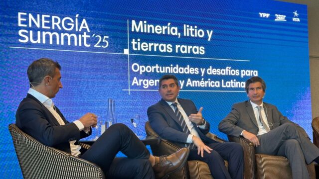 El gobernador Orrego expuso sobre el futuro del cobre en la revolución energética global