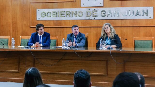 Orrego lanzó el innovador programa “Cuentas Claras”, para llevar la educación financiera a las aulas de San Juan
