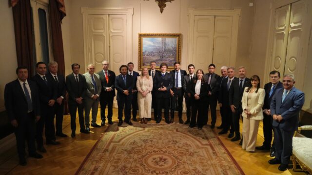 🏛️ Orrego participó de un encuentro con el presidente Javier Milei y gobernadores