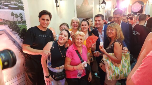 🎭 Orrego abrió la Noche de la Casa de San Juan en Buenos Aires con una propuesta inmersiva
