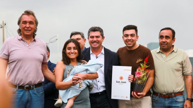 🏘️&nbsp;Orrego celebró los 272 años de Iglesia con entrega de viviendas, anuncios de nuevos barrios y luz LED para una ruta clave