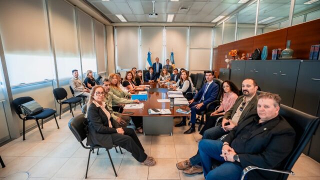 🏛️ Paritarias docentes: rechazo gremial a la primera oferta