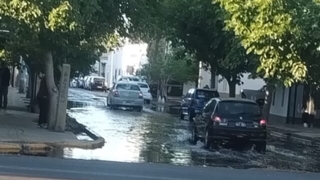 🚧 Ignacio de la Roza amaneció inundada por el colapso del sistema de desagüe