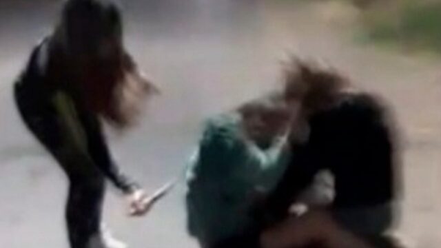 🟥 Una brutal agresión entre jóvenes dejó a una chica de 20 años gravemente herida en Rawson