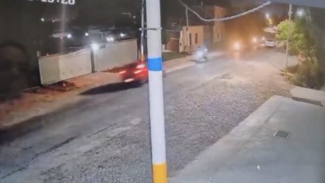 🚨&nbsp;Grave accidente en Rawson: un auto invadió el carril contrario y embistió a tres motos