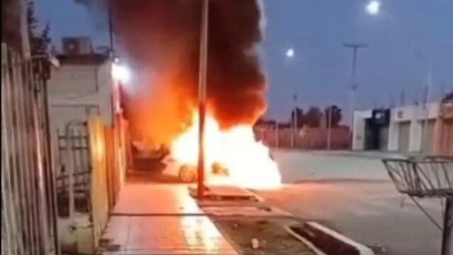 🚨 Auto se incendió por completo y generó alarma en Chimbas