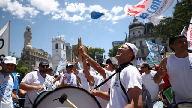 🏛️&nbsp;La CGT amenazó con un paro general si avanza la reforma laboral y el debate se postergó para febrero