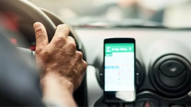 🚨 Cuatro delincuentes asaltaron a un conductor de una app: le robaron documentación, dos celulares y $82.000