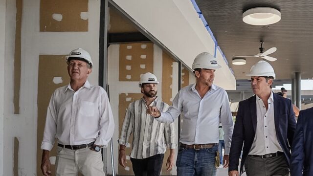 🏗️ El gobernador visitó la obra del nuevo mall que apuesta a la inversión privada en San Juan