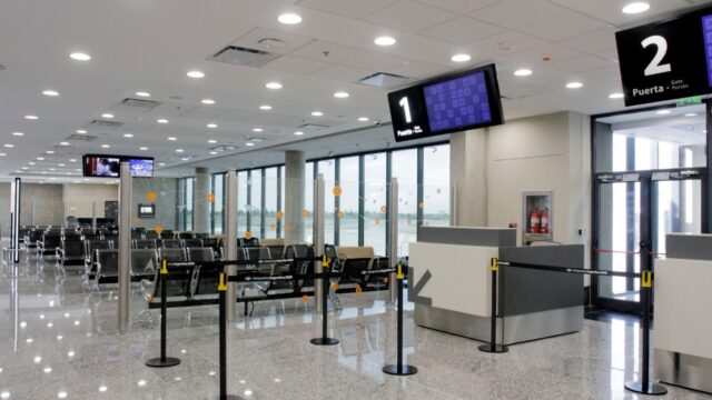Paro de controladores aéreos: prevén demoras y cambios de horario en vuelos durante todo el fin de semana