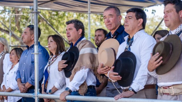 🐎 Orrego encabezó la Cabalgata de la Fe a la Difunta Correa con miles de jinetes