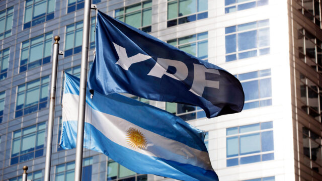 Fondos demandantes por YPF recurren al CIADI y buscan revertir el fallo favorable a Argentina en EE.UU.