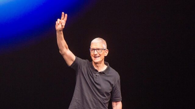 Apple anunció que Tim Cook dejará de ser CEO luego de 15 años al frente de la compañía.