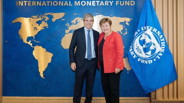 Caputo viajó a EE.UU. para avanzar con el FMI y destrabar un giro de US$1.000 millones
