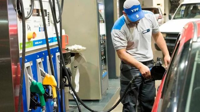 YPF congelará el precio de los combustibles por 45 días para contener la inflación