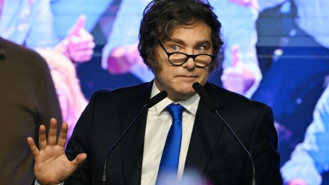 Milei reconoció “meses duros” tras la caída de la industria y la construcción, pero defendió el rumbo económico