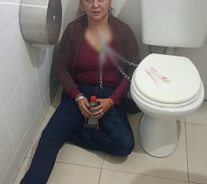 Tensión en San Juan: una mujer se encadenó en el baño de una obra social y exige una respuesta por su salud