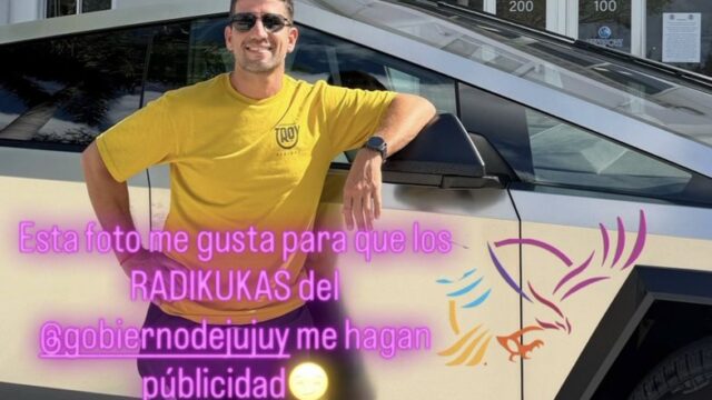 Un diputado libertario llegó al Congreso en una Tesla Cybertruck y generó incomodidad en el oficialismo