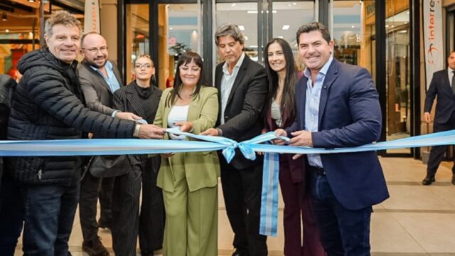 Orrego participó de la inauguración de un importante centro comercial en Chimbas y destacó la generación de puestos de trabajo