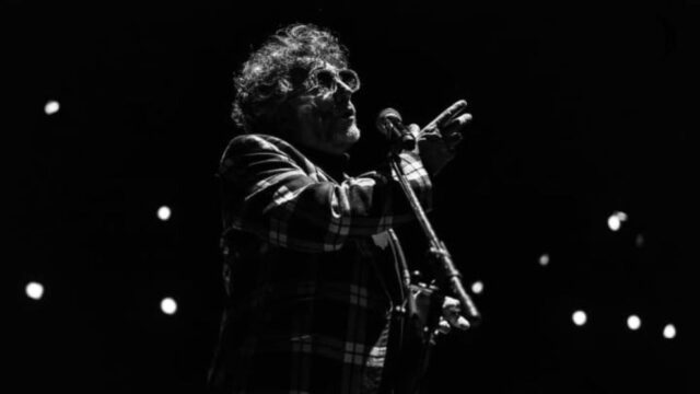 Abucheos a Fito Páez durante un recital por interpretar canciones de su nuevo disco