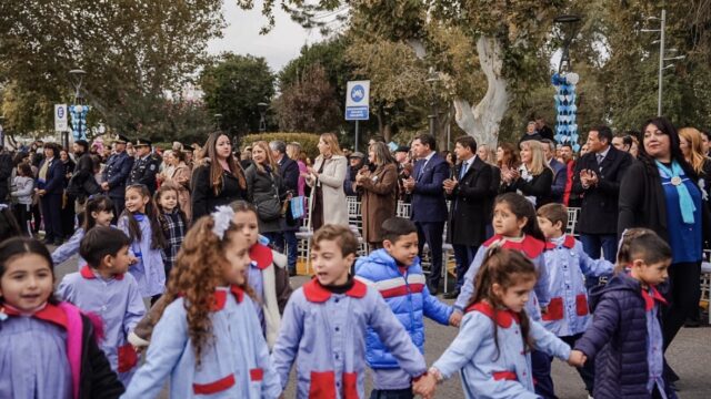 Santa Lucía realizó el tradicional desfile patrio de jardines municipales por el 25 de Mayo