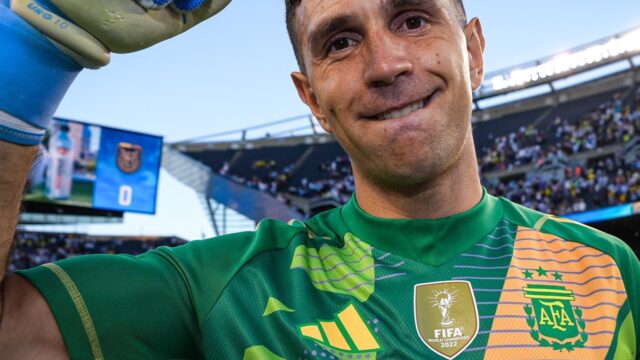 Emiliano “Dibu” Martínez sufrió una fractura en un dedo y se perderá los amistosos previos al Mundial