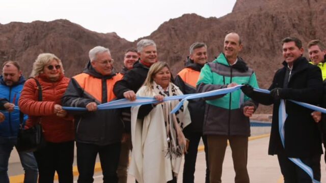 Calingasta: Orrego y autoridades de Glencore inauguraron dos puentes para potenciar el desarrollo productivo