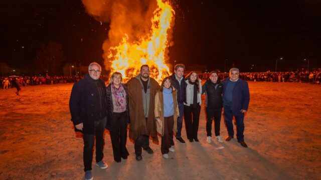 Una noche de fe, tradición y comunidad: Ciudad de San Juan encendió la gran Fogata en honor a San Juan Bautista