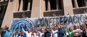 CGT y organizaciones sociales marchan al Congreso contra el ajuste