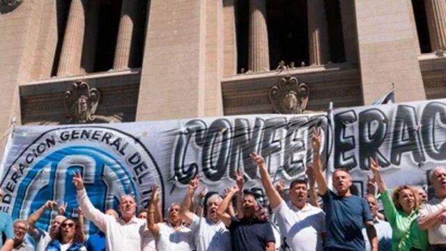 CGT y organizaciones sociales marchan al Congreso contra el ajuste