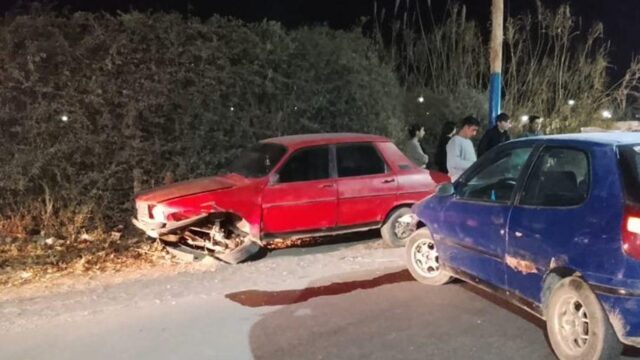 Choque frontal en Albardón dejó dos autos destruidos y sin heridos graves