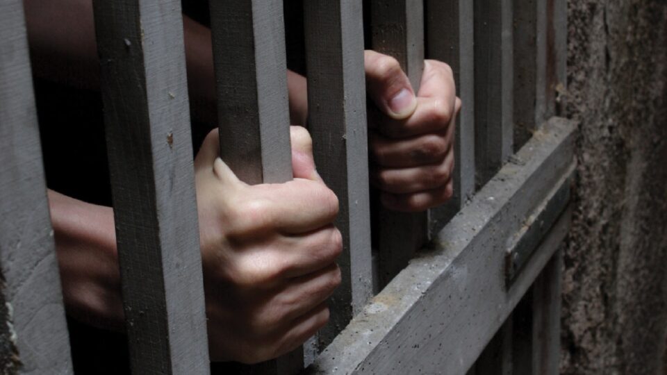 Denuncian abuso a un detenido dentro de una comisaría en Santiago del Estero