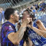Denunciaron por violencia psicológica al futbolista que se comprometió en la cancha
