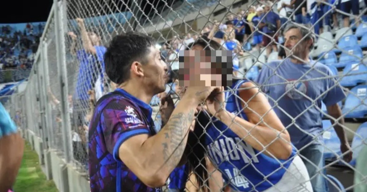 Denunciaron por violencia psicológica al futbolista que se comprometió en la cancha