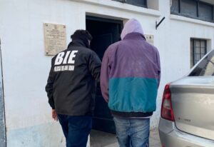 Detuvieron a un hombre que vendía una escopeta casera por WhatsApp