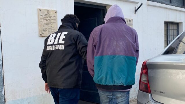 Detuvieron a un hombre que vendía una escopeta casera por WhatsApp