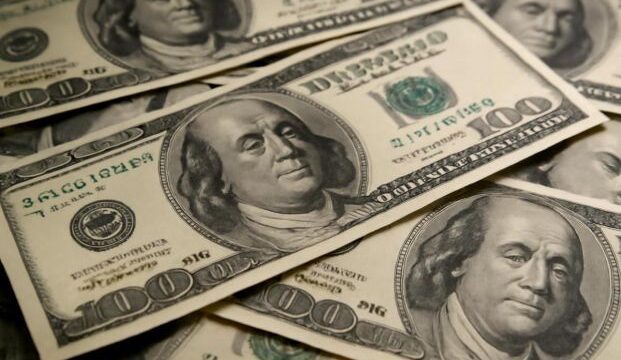 El dólar blue se mantiene por encima de los 1.500 pesos