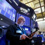 El riesgo país tocó un nuevo mínimo y quedó al borde de los 400 puntos