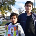 Furor por el intercambio de figuritas del Mundial en una plaza sanjuanina