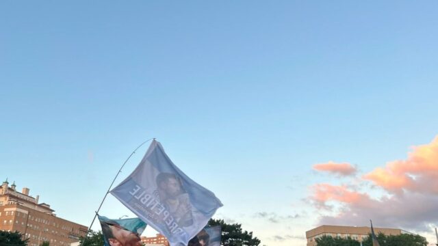 Hinchas argentinos armaron un banderazo en Kansas antes de enfrentar a Suiza