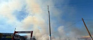 Incendio en un baldío de Rawson puso en riesgo un local de Alumetal