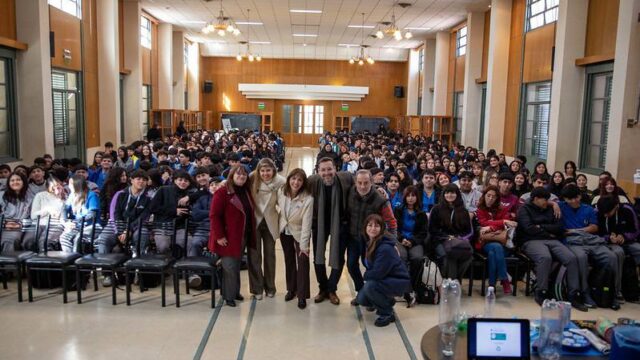 La Ciudad de San Juan llevó educación ambiental al Colegio Nacional