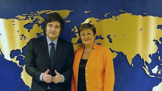 La titular del FMI llegó a la Argentina y se reunirá con Milei y Caputo