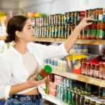 Los argentinos gastan menos en básicos y priorizan salud y bienestar