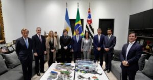 Milei viajó a Brasil para respaldar la candidatura de Flávio Bolsonaro