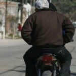 Motochorros golpearon a una mujer y robaron la caja de una unión vecinal en Santa Lucía
