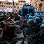 Murió un marroquí detenido por la policía en Italia y hubo disturbios en Bolonia