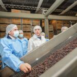 Orrego recorrió Frutandina, empresa exportadora de pasas en Albardón