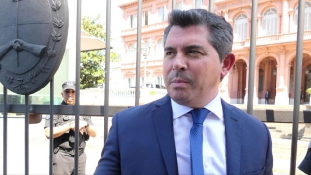 Orrego suspendió su gira internacional tras la tragedia aérea en Valle Fértil